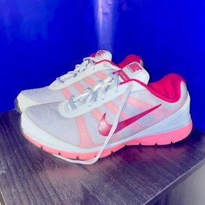Woman’s Nike shoes size 8